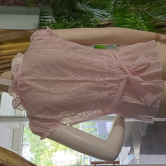 NWT Button Down Ladie's Shirt ❤️ - Picture 3 of 9